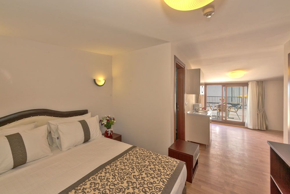 Taxim Marin Hotel 11