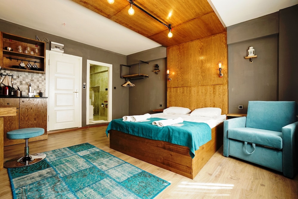 Cube Suites 11