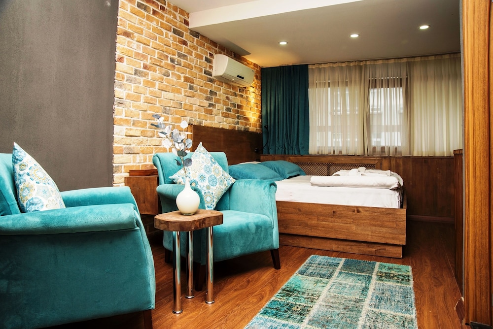 Cube Suites 7