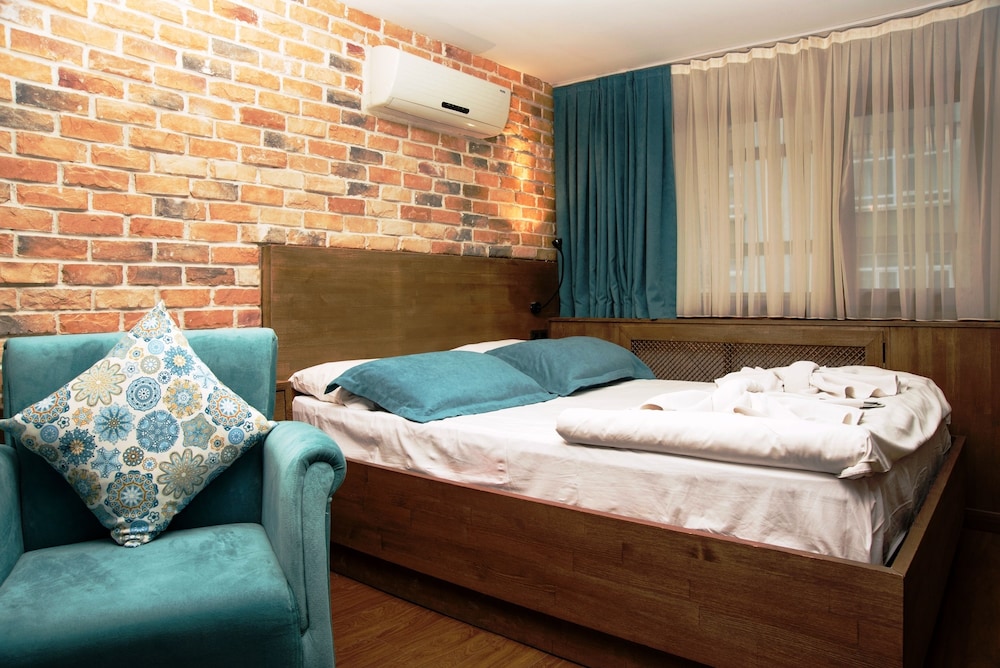 Cube Suites 5