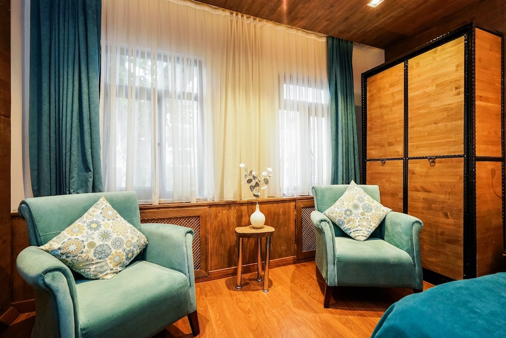 Cube Suites 20