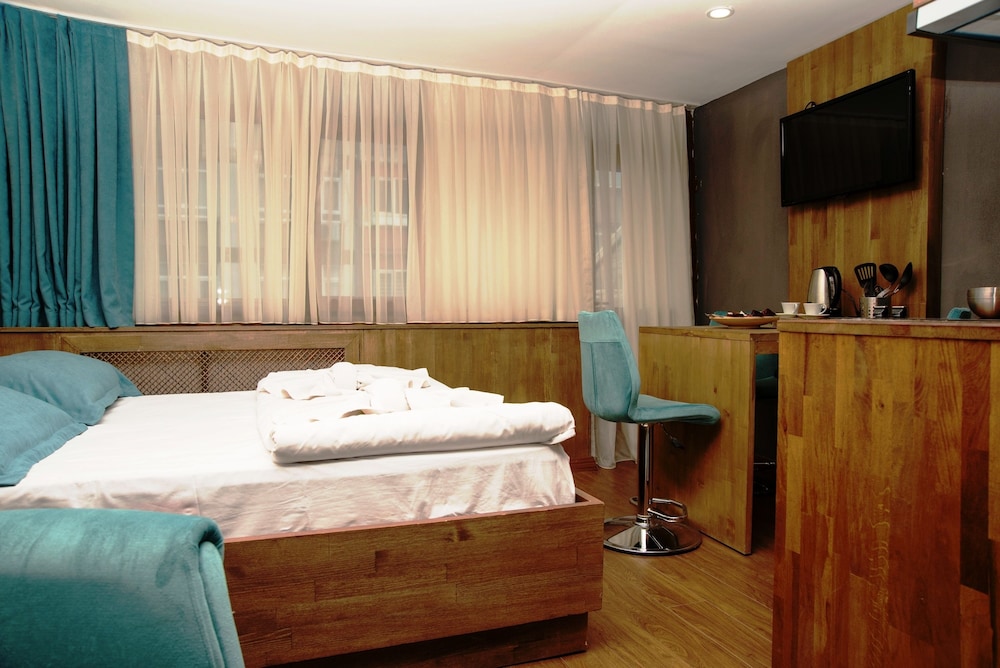 Cube Suites 6