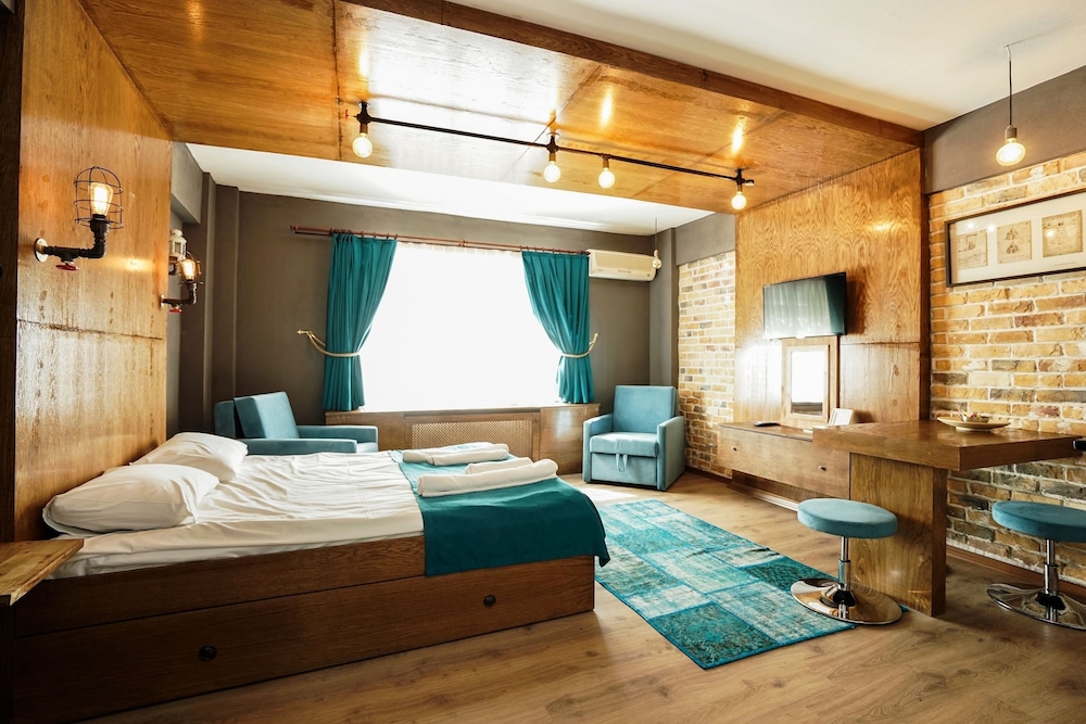 Cube Suites 9