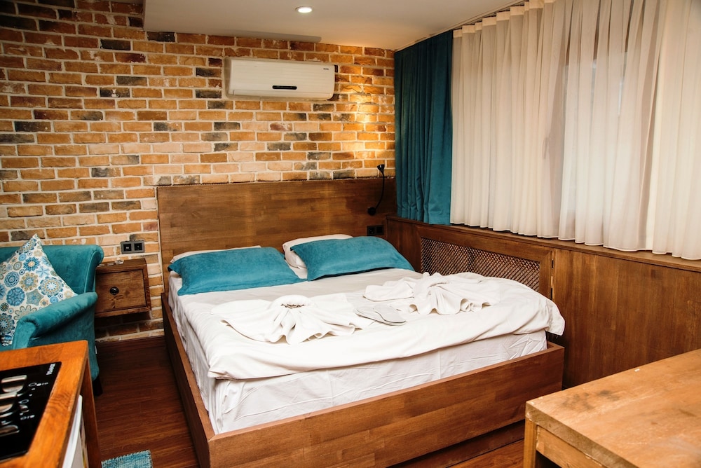 Cube Suites 8