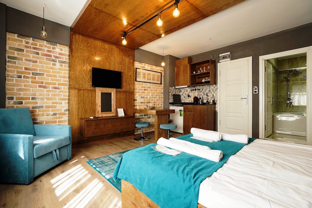 Cube Suites 10