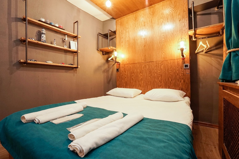 Cube Suites 14