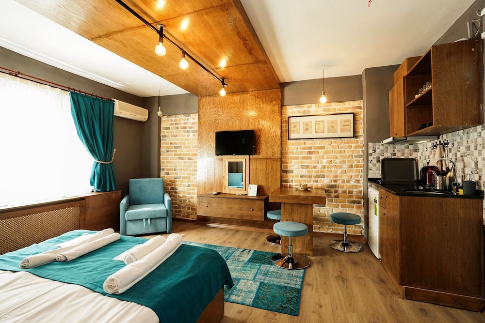 Cube Suites 12