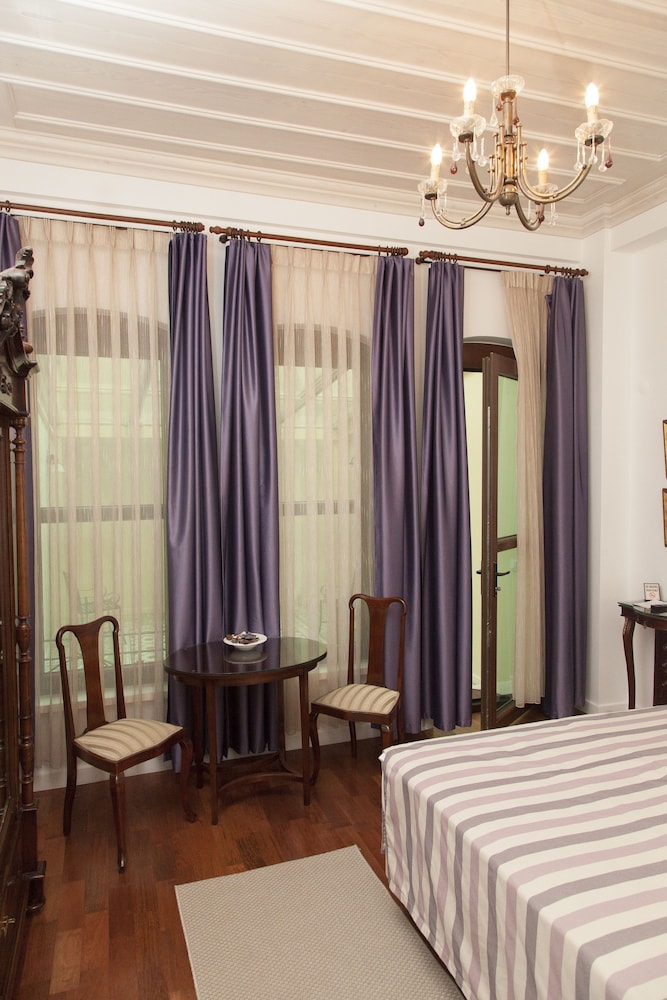 Villa Pera Suite Hotel 7