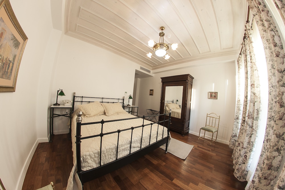 Villa Pera Suite Hotel 16