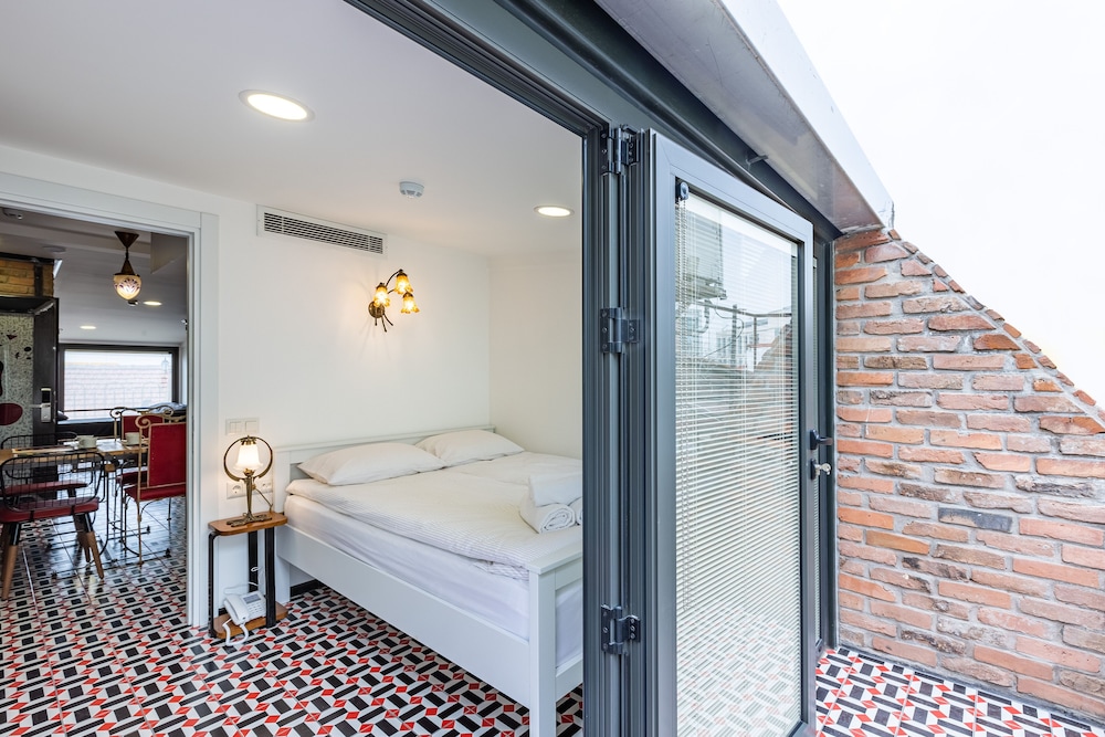 Villa Pera Suite Hotel 23