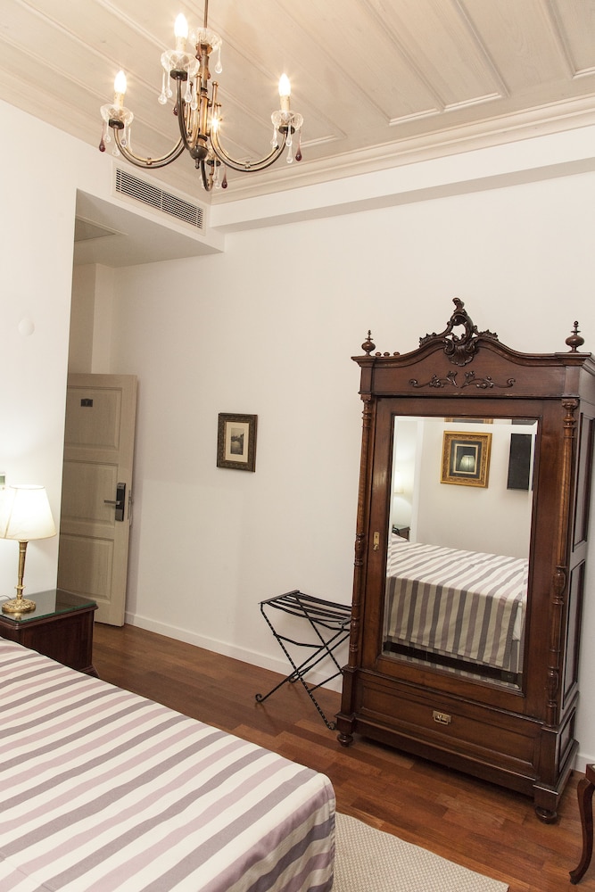 Villa Pera Suite Hotel 6
