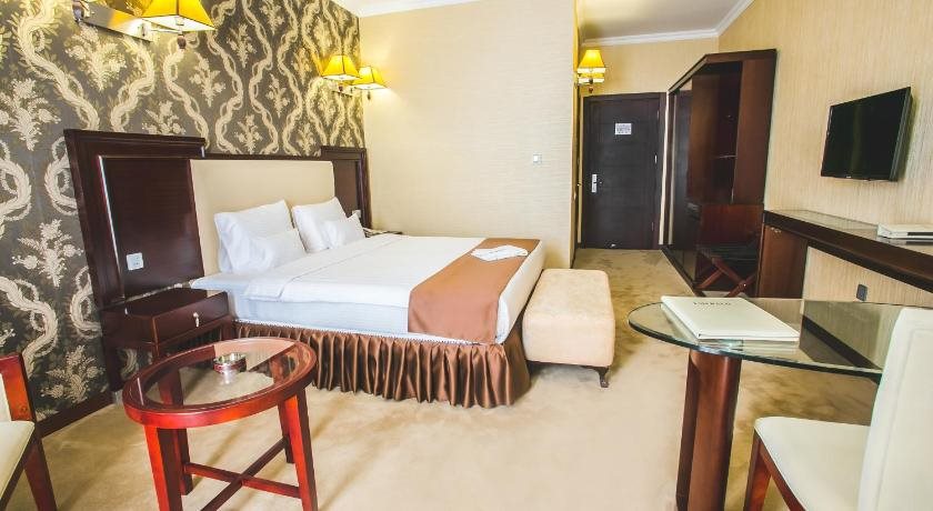 Emerald Hotel 24