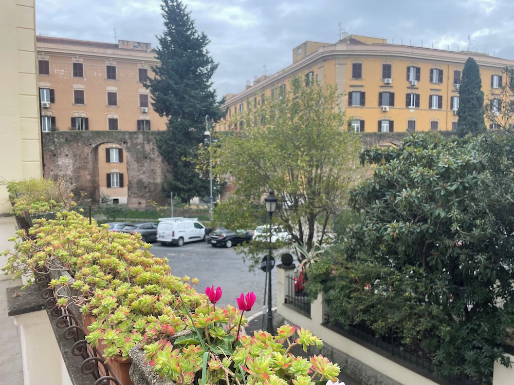 Rome Experience Hostel 12