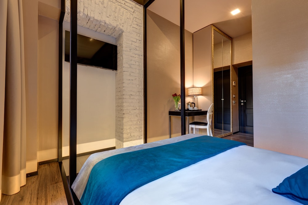 Dharma Luxury Hotel 5