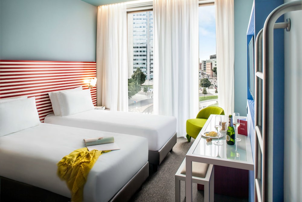 Glam Hotel 1
