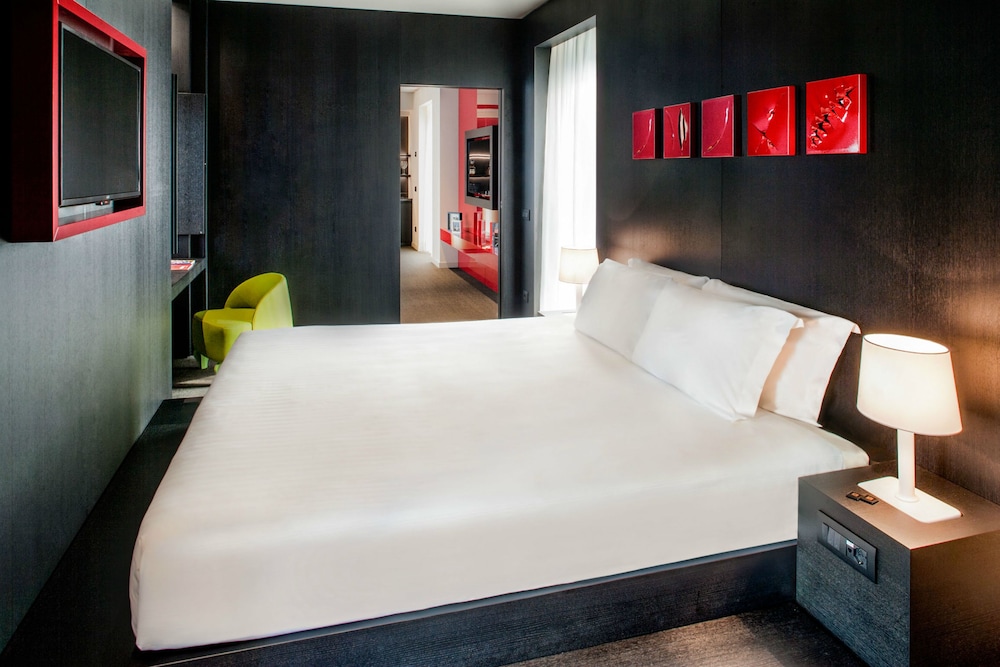 Glam Hotel 17