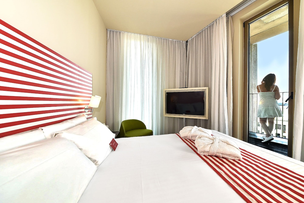 Glam Hotel 11