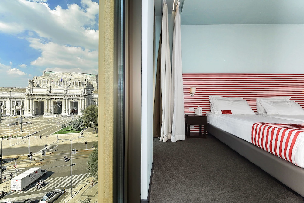 Glam Hotel 23