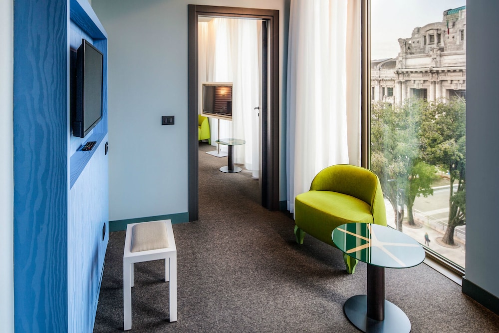 Glam Hotel 7