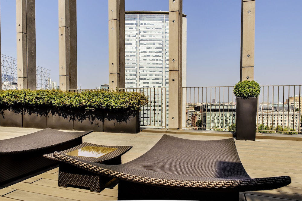 Glam Hotel 20