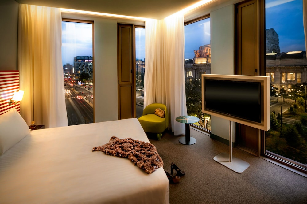 Glam Hotel 8