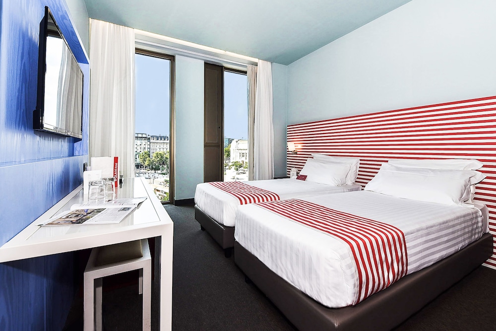 Glam Hotel 12