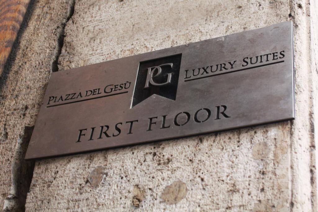 Piazza Del Gesù Luxury Suites 1
