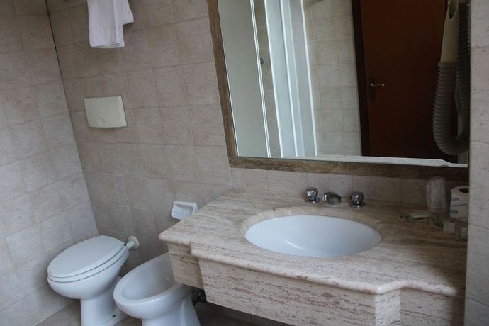 Hotel Center 3 6