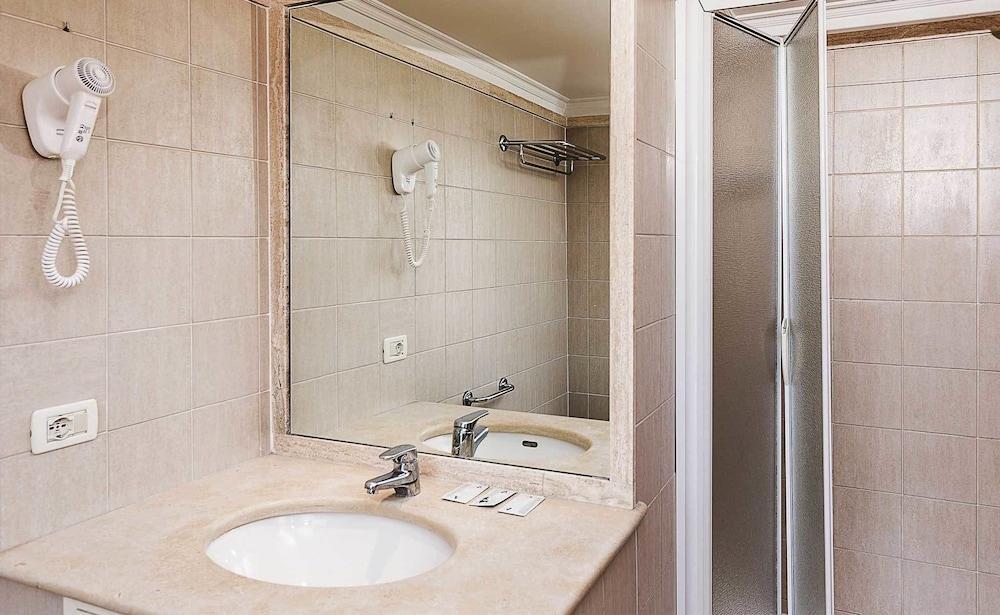 Hotel Center 3 24