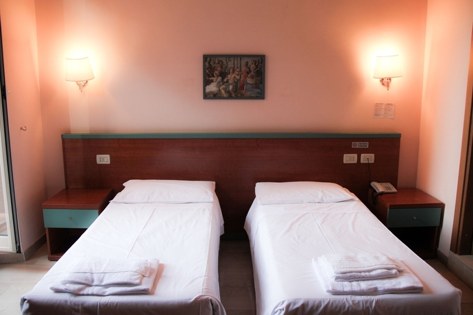 Hotel Center 3 4