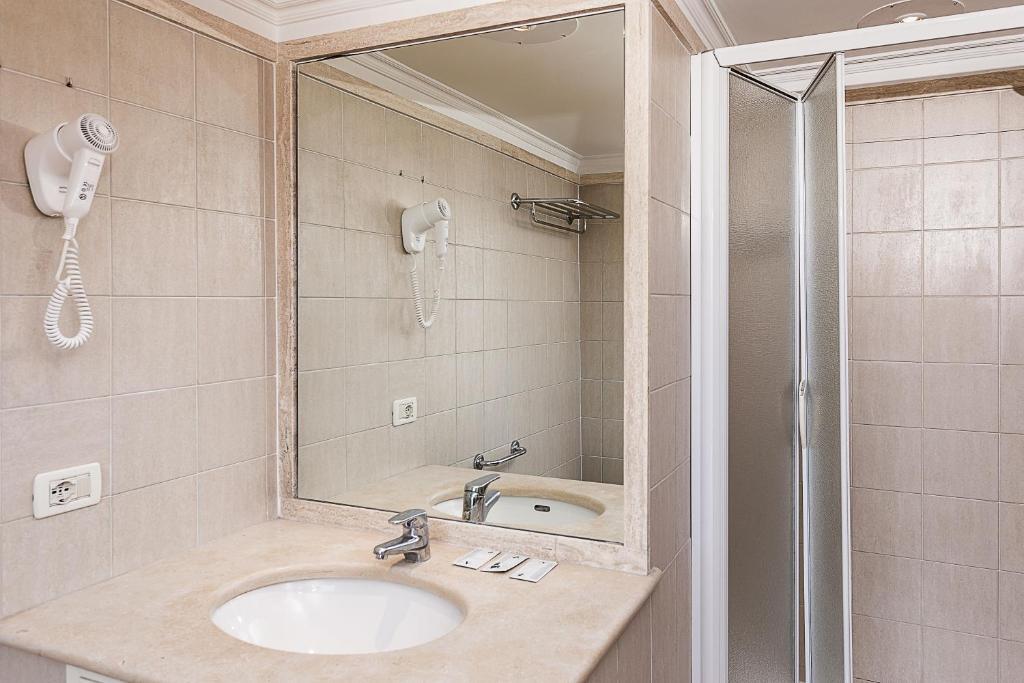 Hotel Center 3 14