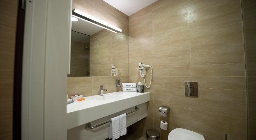 Green City Hotel 18