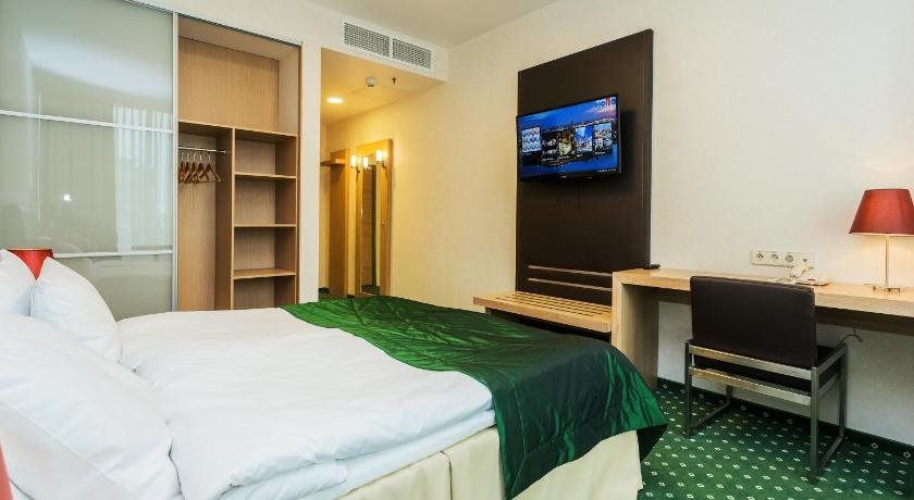 Green City Hotel 8