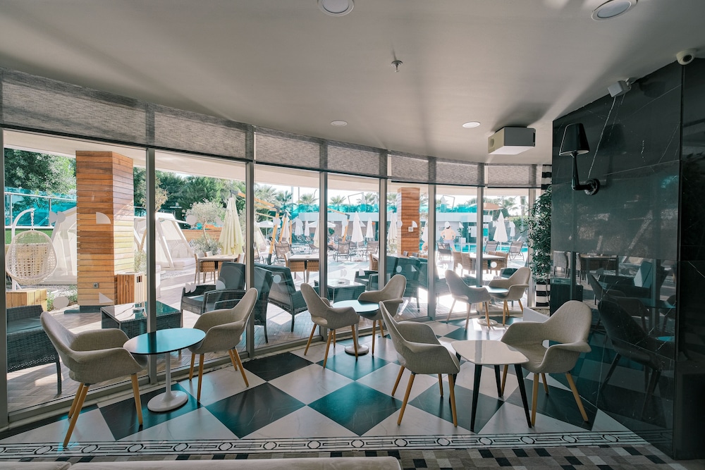 Sunprime C-Lounge Hotel 10