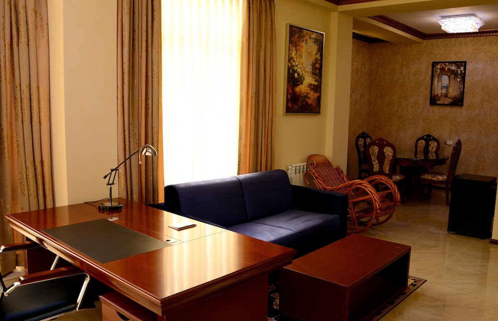Cron Palace Tbilisi Hotel 11