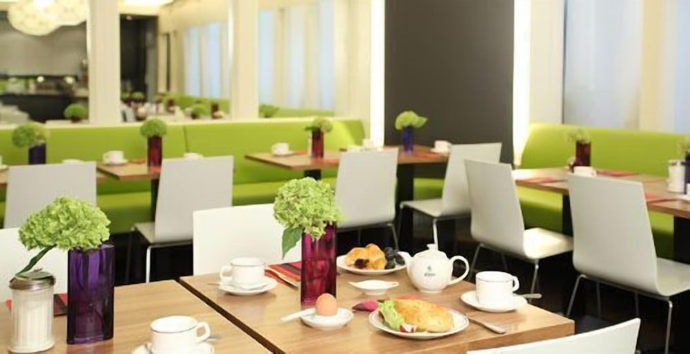 Hotel Ambassador 23