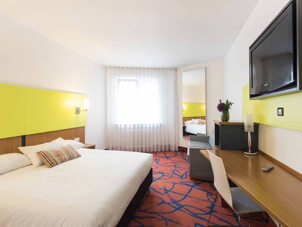 Hotel Ambassador 11