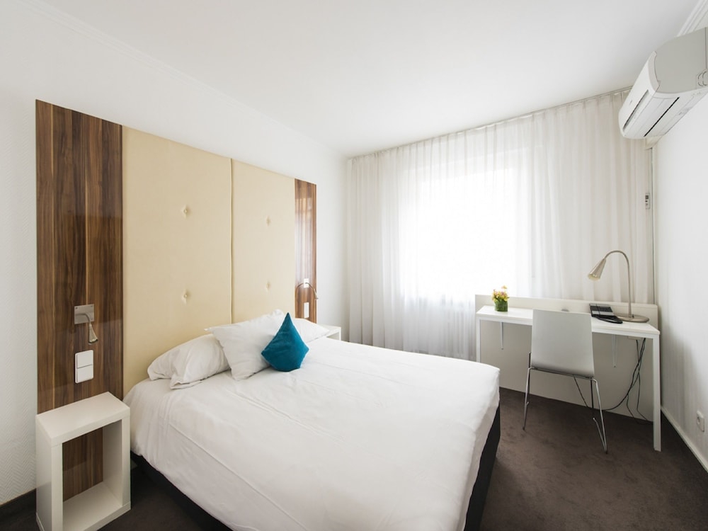 Hotel Ambassador 13