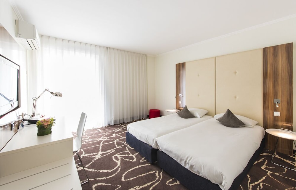 Hotel Ambassador 18