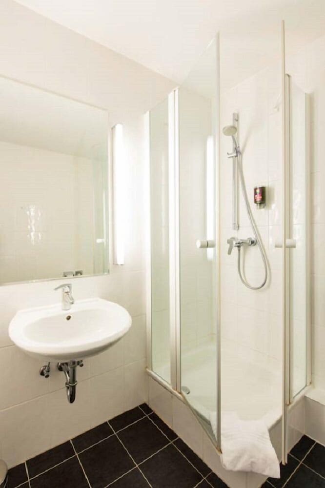 Hotel Ambassador 19