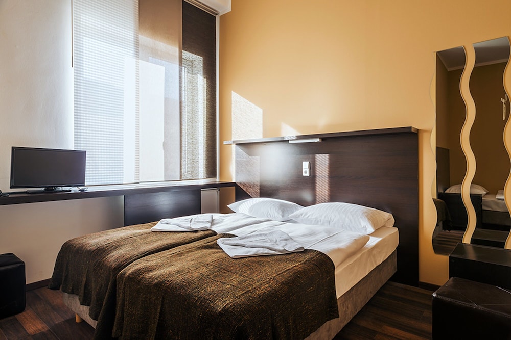 Apple City Hotel 13
