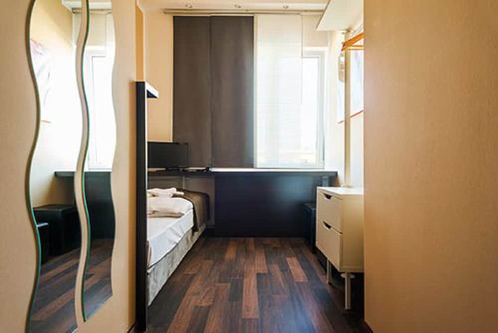 Apple City Hotel 21