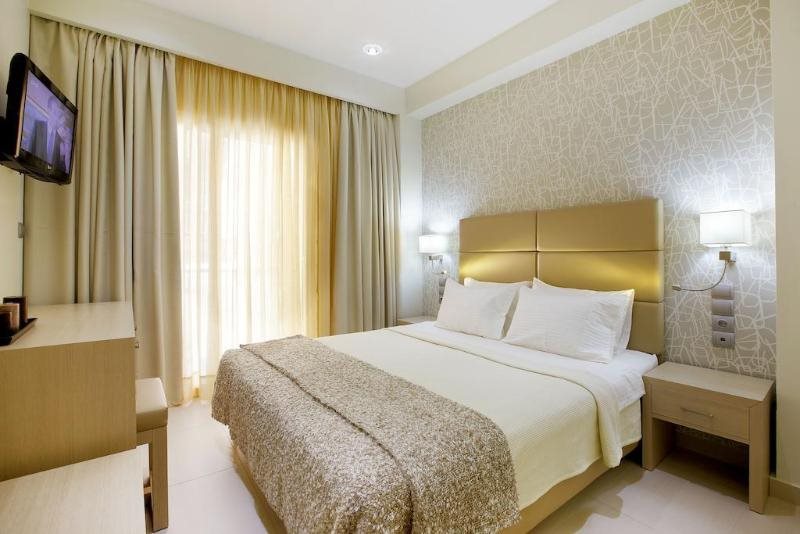 Piraeus Inn 13