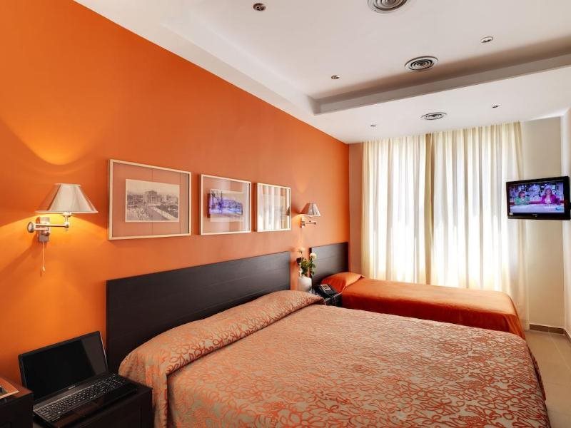 Piraeus Inn 19