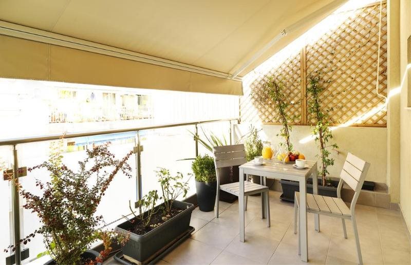 Piraeus Inn 2