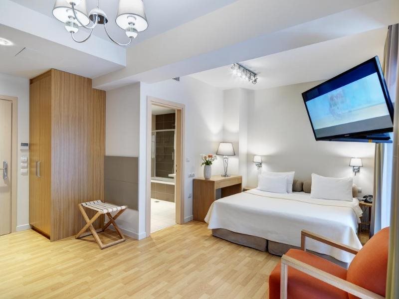 Piraeus Inn 24