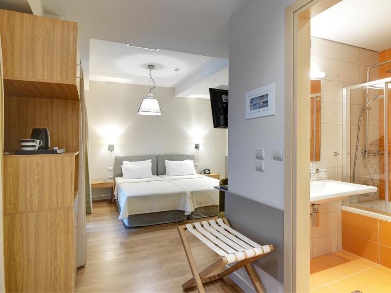 Piraeus Inn 8