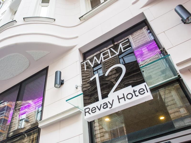 12 Revay Hotel 1