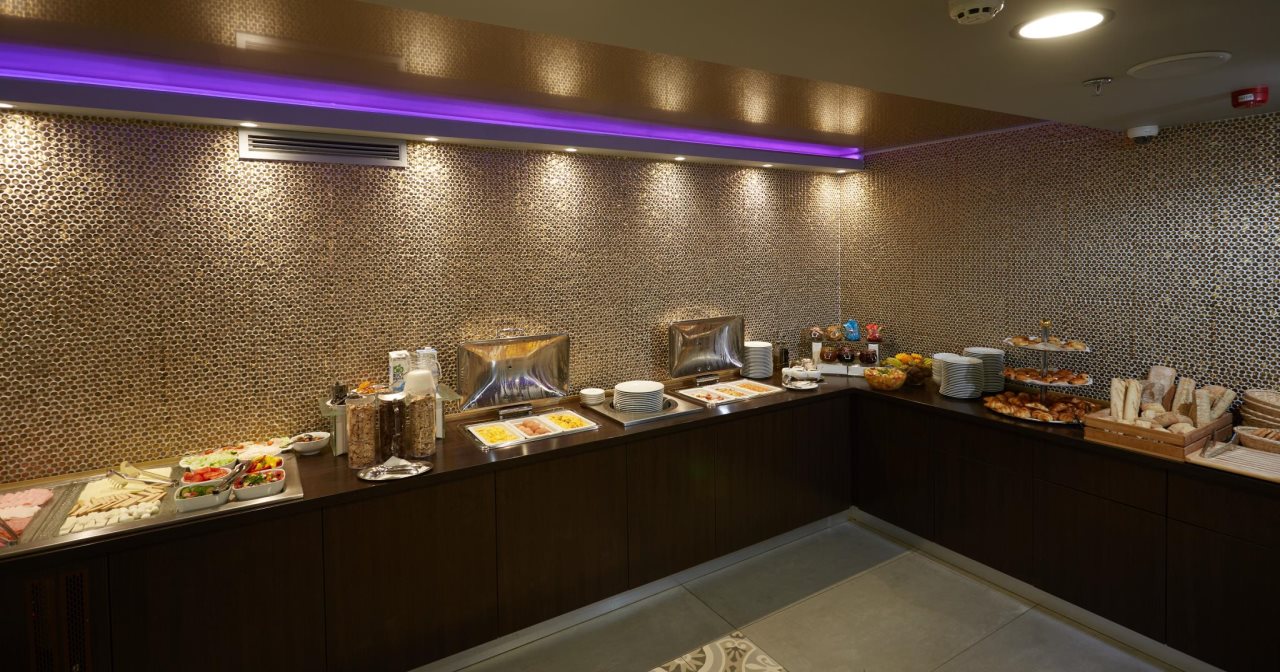 12 Revay Hotel 13