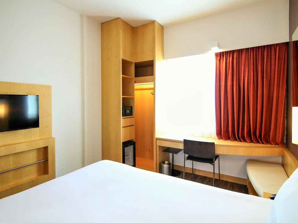 ibis One Central 16